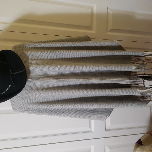 Steve Madden wrap/poncho - Picture 3 of 5